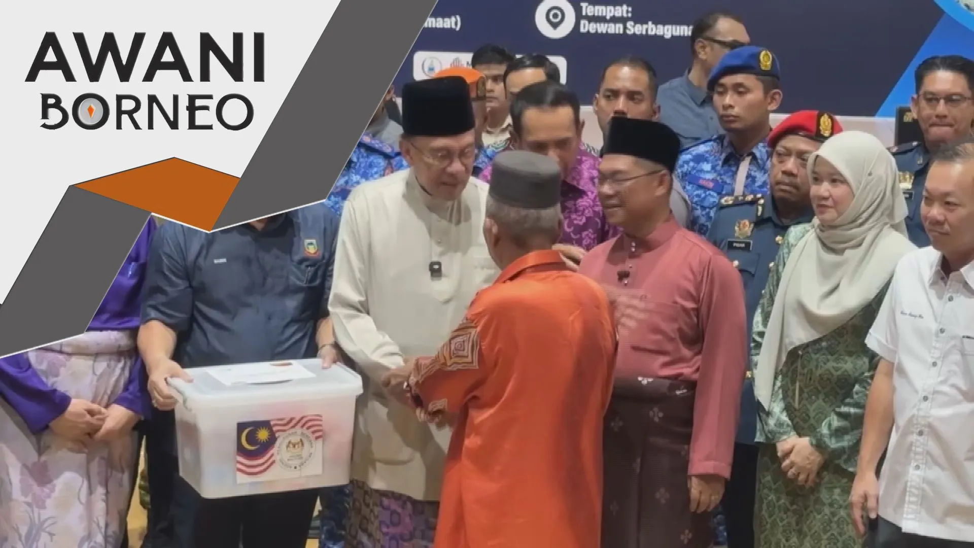 PM Anwar santuni mangsa kebakaran Kampung Numbak
