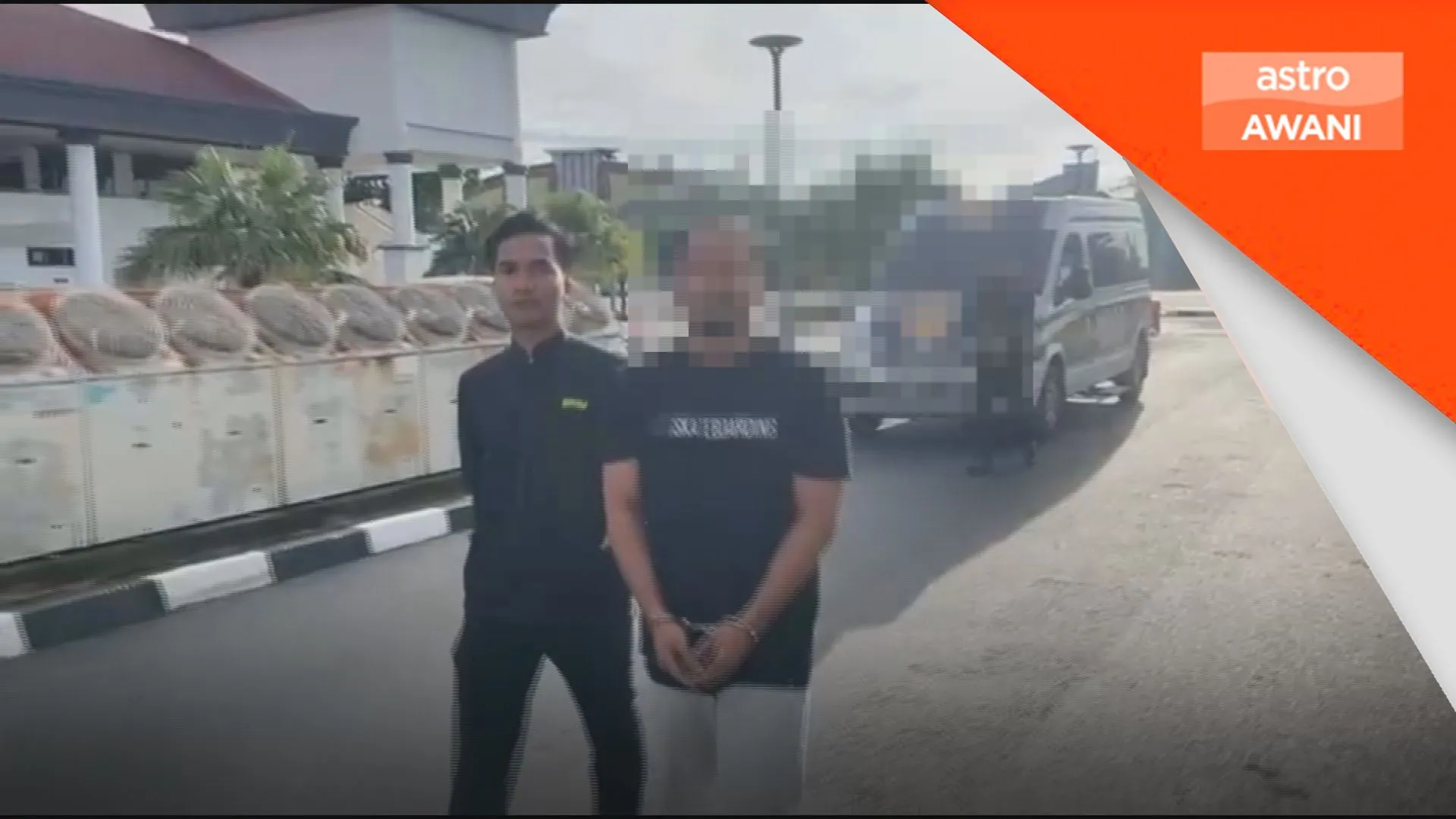 Pengarah urusan syarikat pembekal baja direman