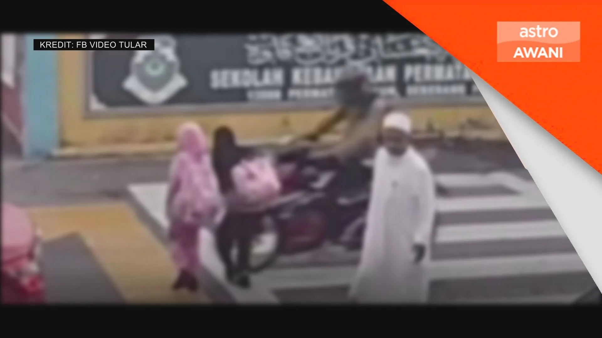 Polis kesan penunggang motosikal langgar dua murid lintas jalan