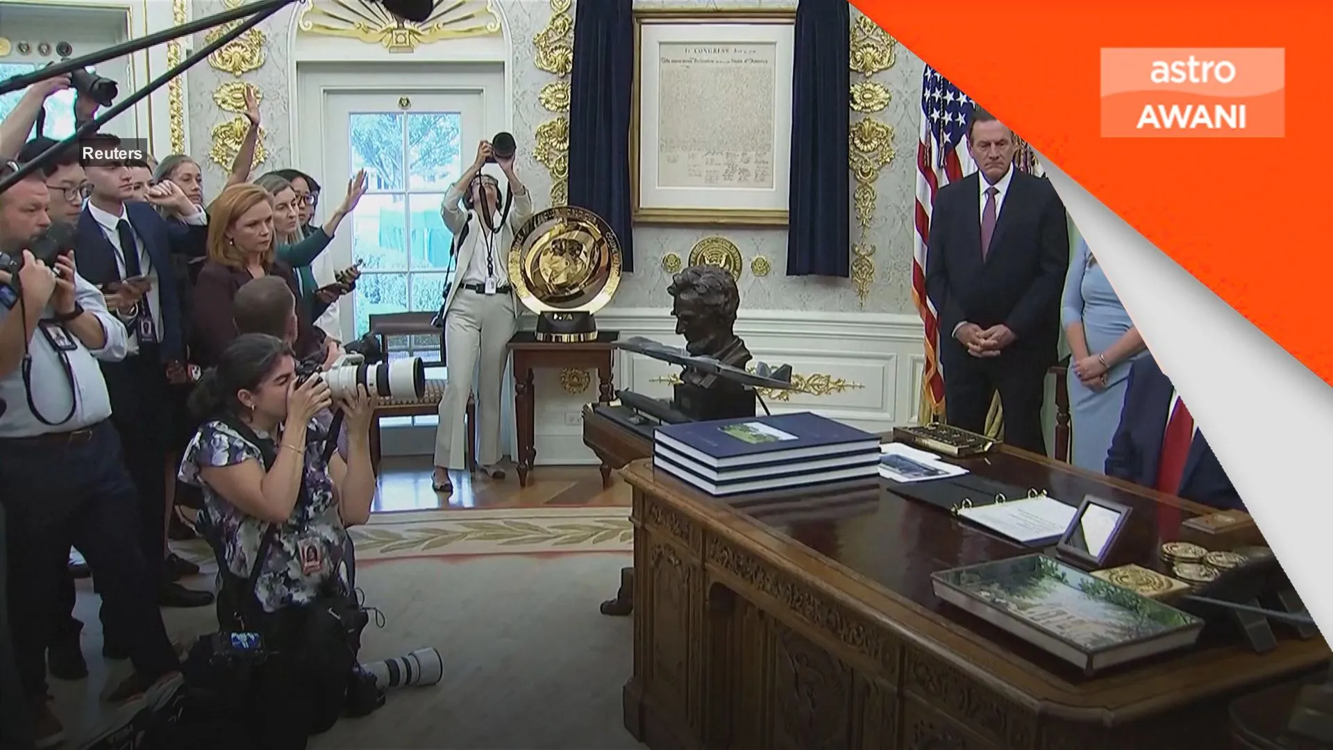 White House diarah kembalikan akses CNN, MS Now, Politico