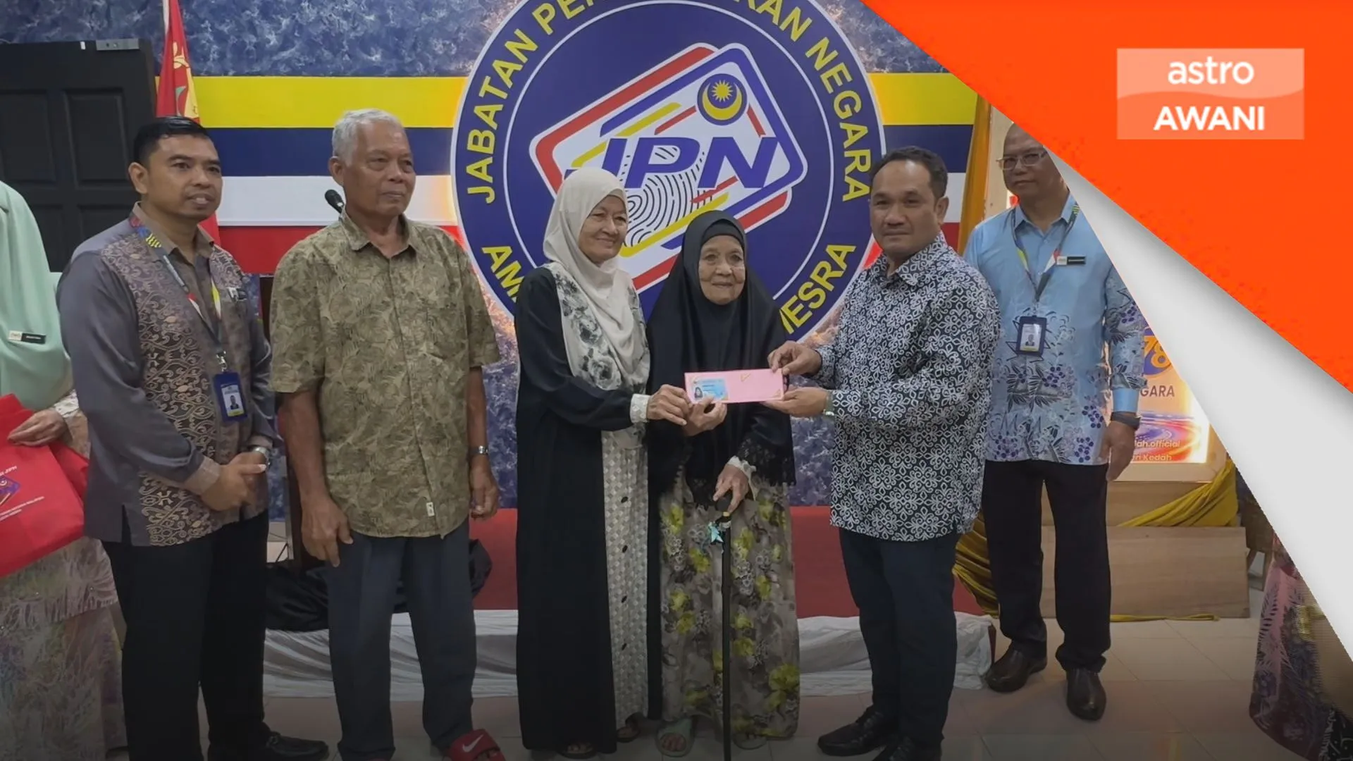 Bedah teruja perbaharui MyKad generasi baru pada usia 102 tahun