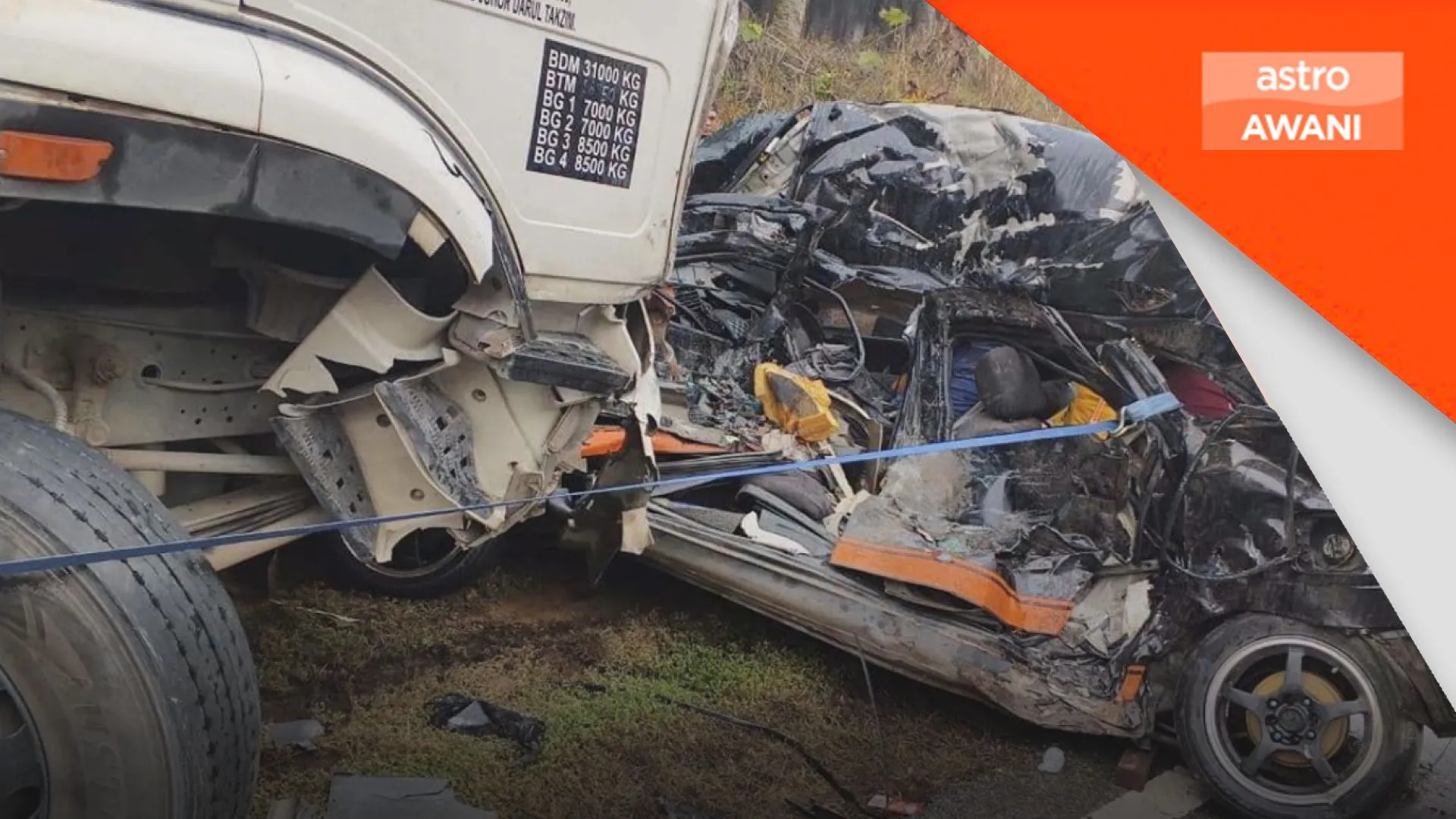 Suami isteri maut, dua anak perempuan cedera parah dalam kemalangan melibatkan kereta dan lori