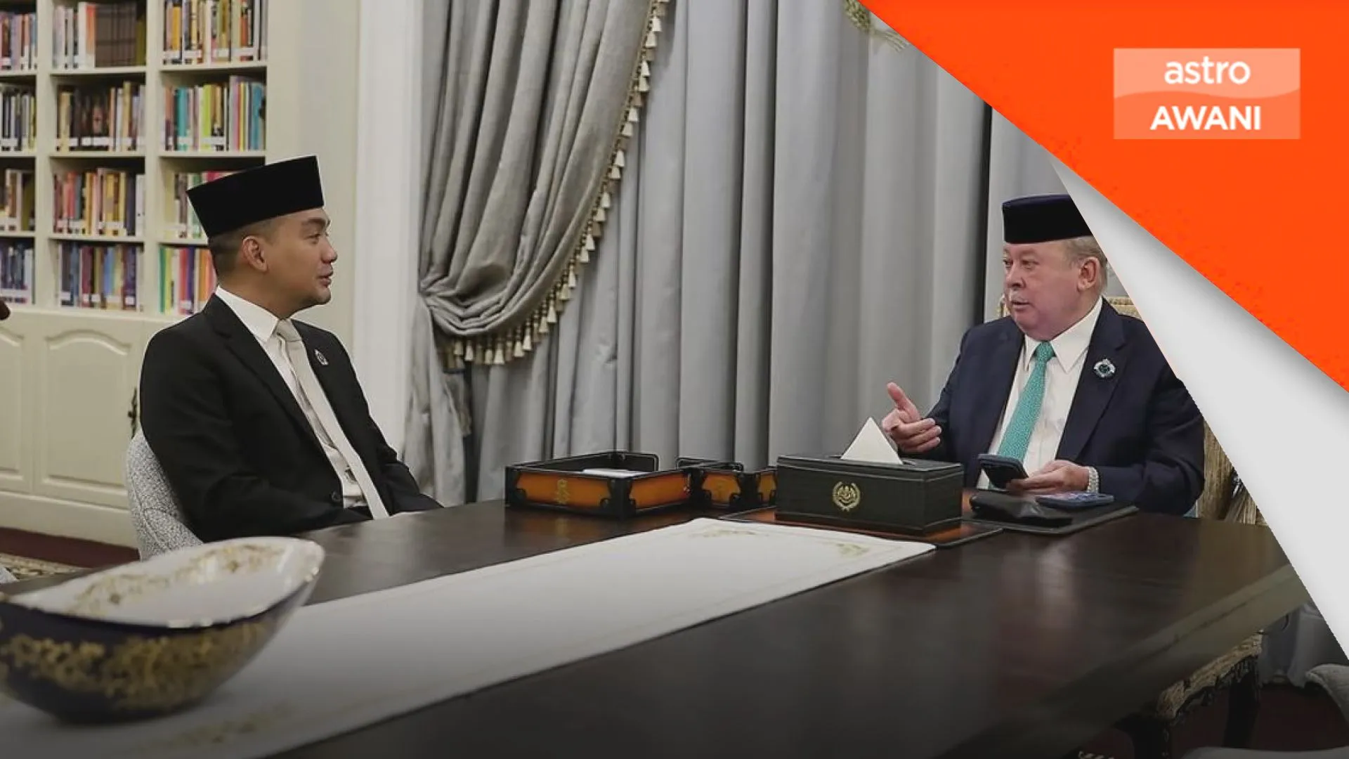 Agong terima menghadap Menteri Besar Johor
