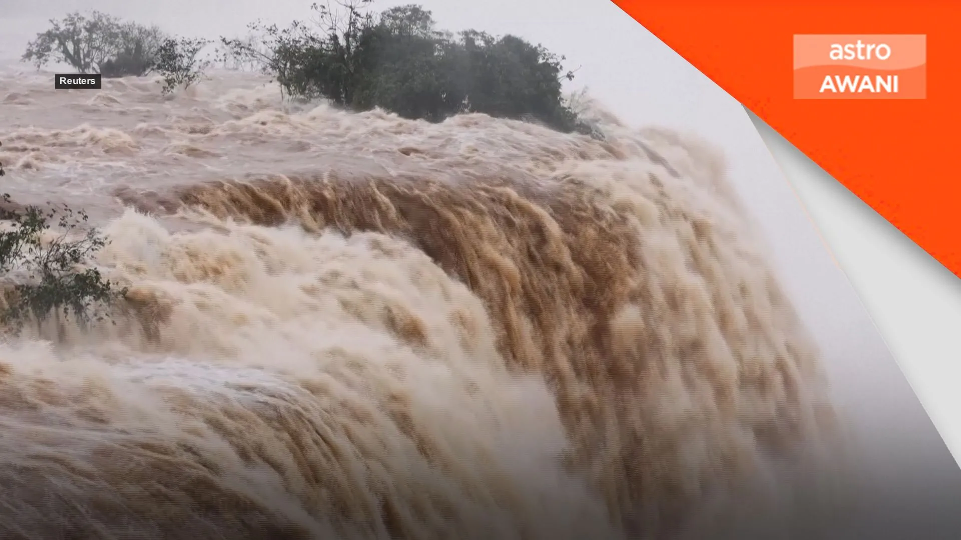 Air Terjun Iguazu melimpah susulan hujan lebat