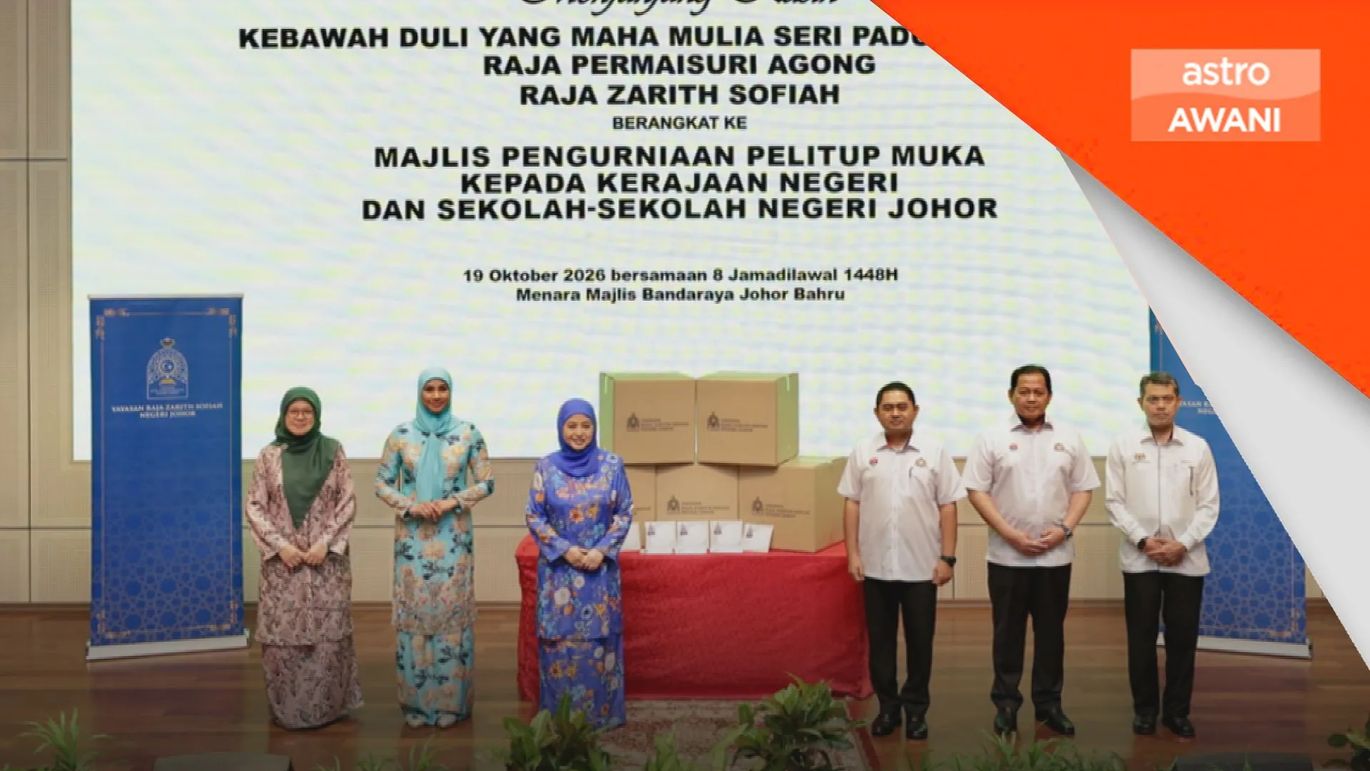 Raja Permaisuri Agong kurnia 500,000 pelitup muka buat pelajar sekolah di Johor
