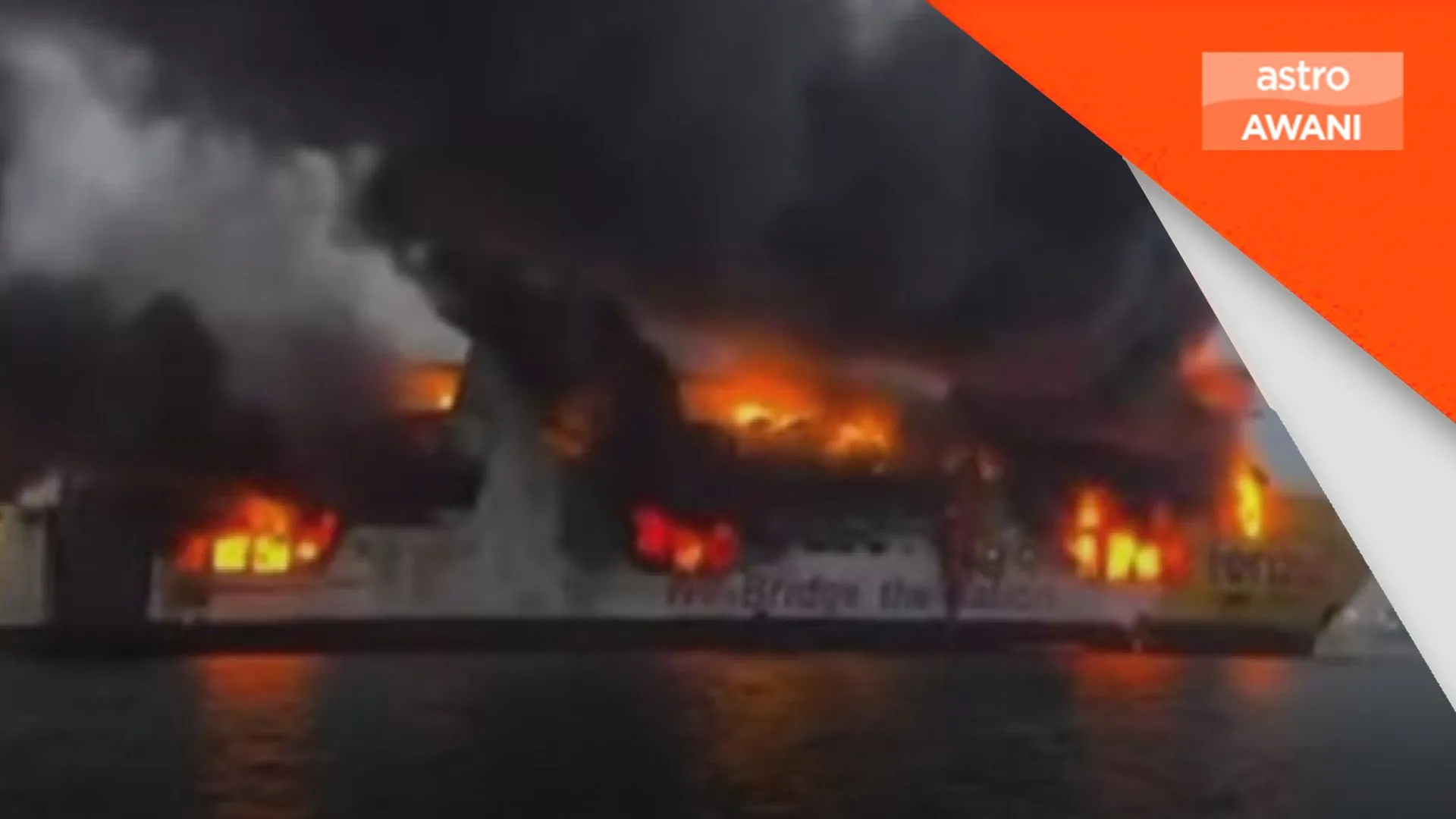 20 penumpang selamat selepas feri terbakar