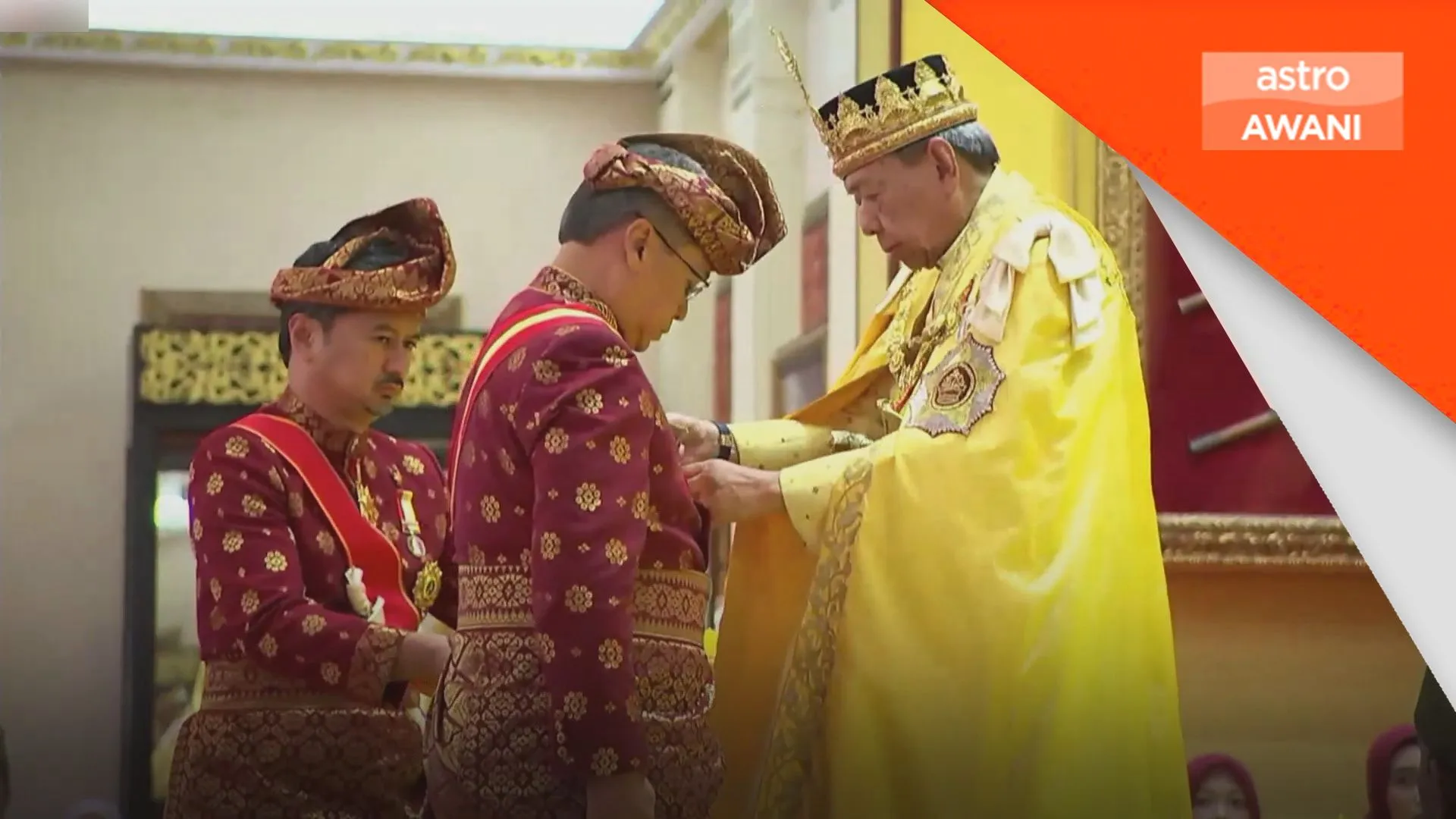 Orang Besar Istana Syed Budriz Putra Jamalullail dahului enam penerima darjah kebesaran Selangor